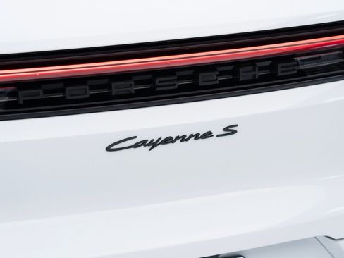 Used 2025 Porsche Cayenne S image 13