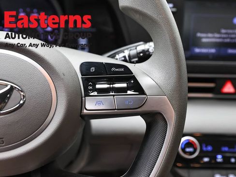 Used 2023 Hyundai Elantra SEL FWD image 16