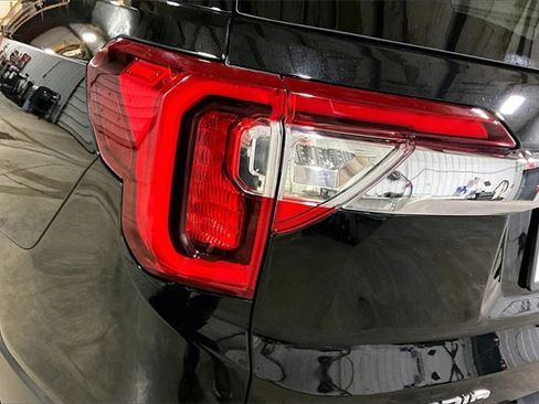 Certified 2023 GMC Acadia SLE w/ Driver Convenience Package image 8