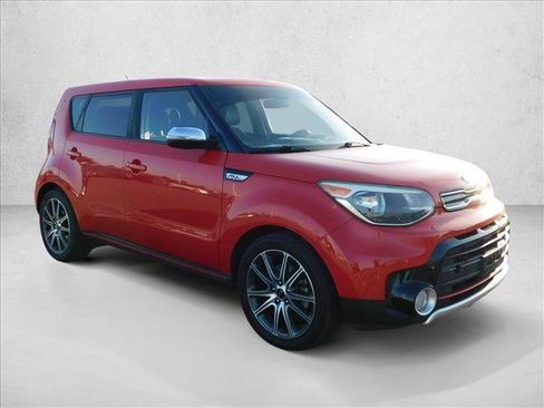 Used 2018 Kia Soul ! FWD image 3