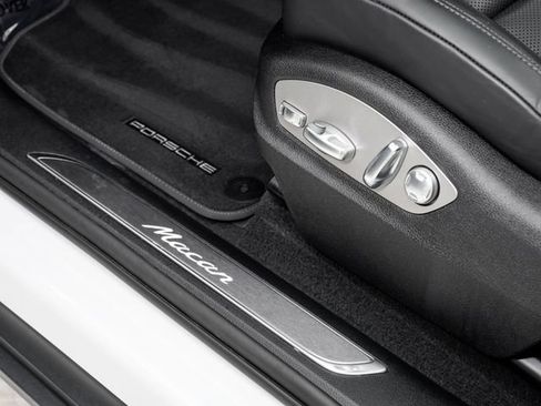 Certified 2026 Porsche Macan AWD/4WD image 11