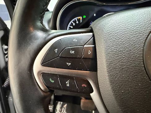 Used 2022 Jeep Grand Cherokee Laredo X AWD/4WD image 19