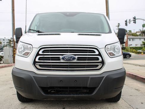 Used 2019 Ford Transit 150 XLT image 10