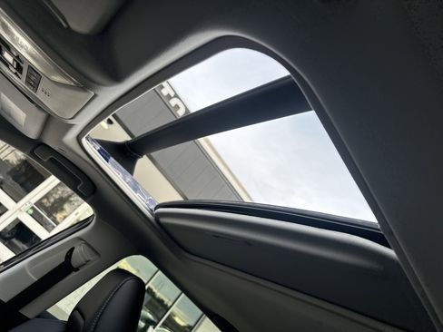 Used 2025 Toyota RAV4 Limited image 11