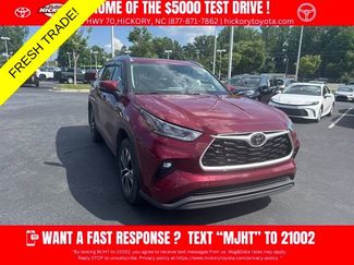 Used 2020 Toyota Highlander XLE AWD/4WD video 1