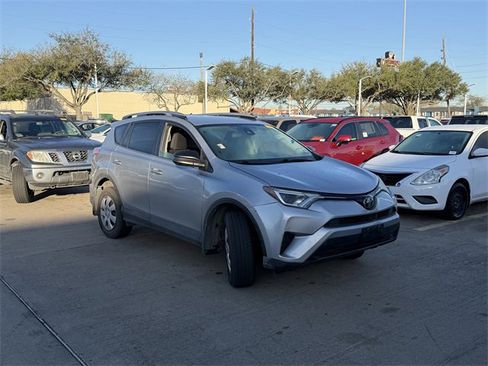 Used 2017 Toyota RAV4 LE image 3
