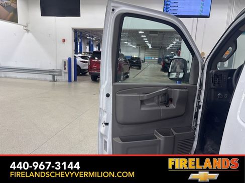 Certified 2021 GMC Savana 2500 w/ Driver Convenience Package image 9