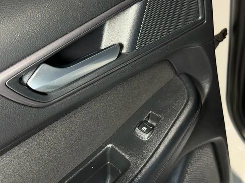 Used 2018 Ford Edge SE FWD image 17