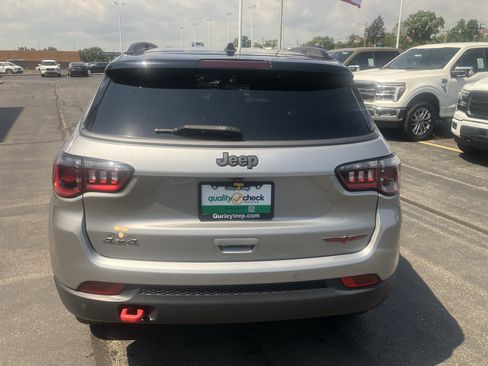 Used 2022 Jeep Compass Trailhawk w/ Trailhawk Convenience Group AWD/4WD image 6
