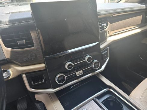 Used 2022 Ford Expedition Max Limited RWD image 7