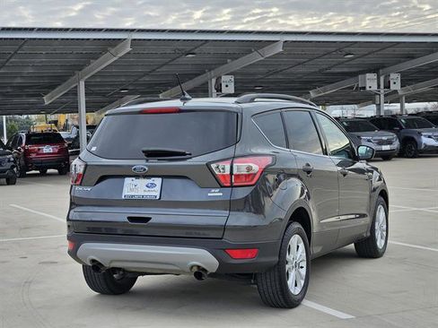 Used 2018 Ford Escape SE w/ SE Sync 3 Package image 4
