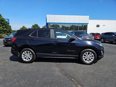 Certified 2020 Chevrolet Equinox LS w/ LS Convenience Package FWD image 8