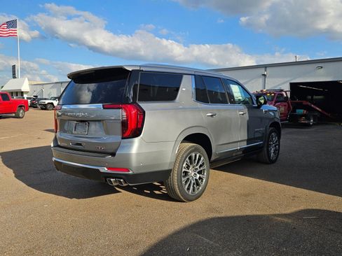 New 2026 GMC Yukon Denali w/ Denali Reserve Package AWD/4WD image 6