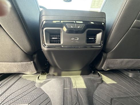 Used 2024 Chevrolet Silverado 2500 ZR2 w/ Technology Package image 21