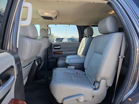 Used 2021 Toyota Sequoia Platinum image 6