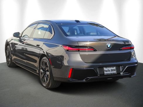 Used 2025 BMW 750e xDrive w/ Premium Package image 4