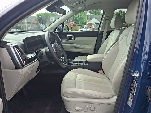 Used 2025 Kia Sorento S AWD/4WD image 17