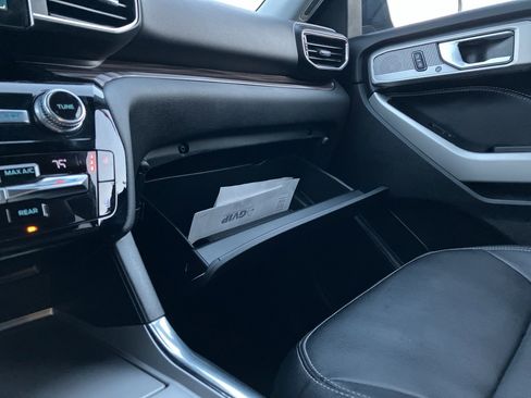 Certified 2021 Ford Explorer Limited w/ Equipment Group 301A image 24