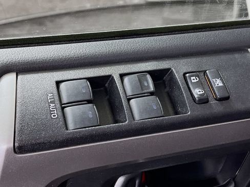 Certified 2018 Toyota 4Runner SR5 AWD/4WD image 16