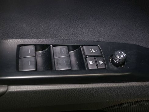 Used 2025 Toyota Camry SE FWD image 43