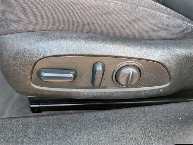 Used 2023 Chevrolet Malibu LT FWD image 23
