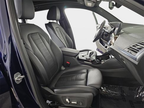 Certified 2023 BMW X4 xDrive30i w/ Premium Package image 9