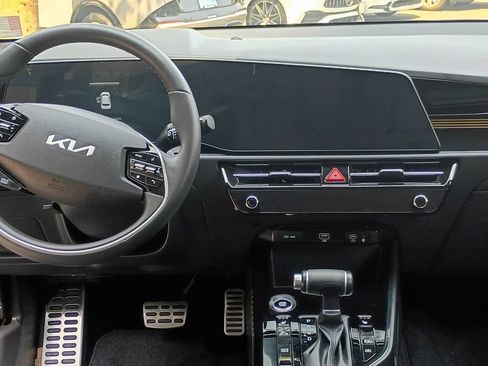 Certified 2025 Kia Niro EX Touring FWD image 18