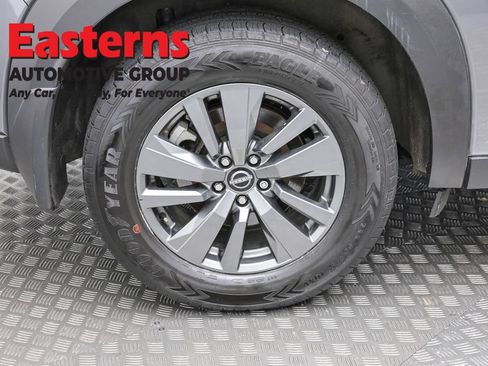 Used 2024 Nissan Pathfinder SV AWD/4WD image 29