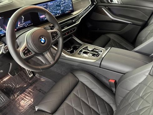 Used 2025 BMW X7 xDrive40i w/ M Sport Package AWD/4WD image 4