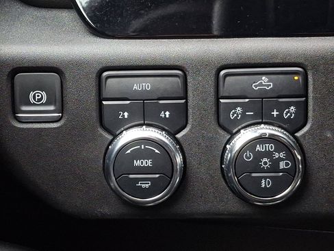 Used 2024 GMC Sierra 1500 Elevation image 28