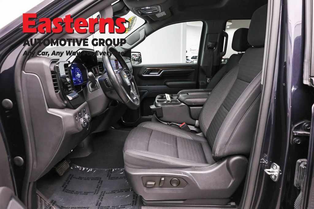 Used 2023 Chevrolet Silverado 1500 LT AWD/4WD image 16