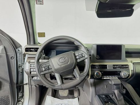 Used 2025 Toyota Tacoma SR5 AWD/4WD image 19