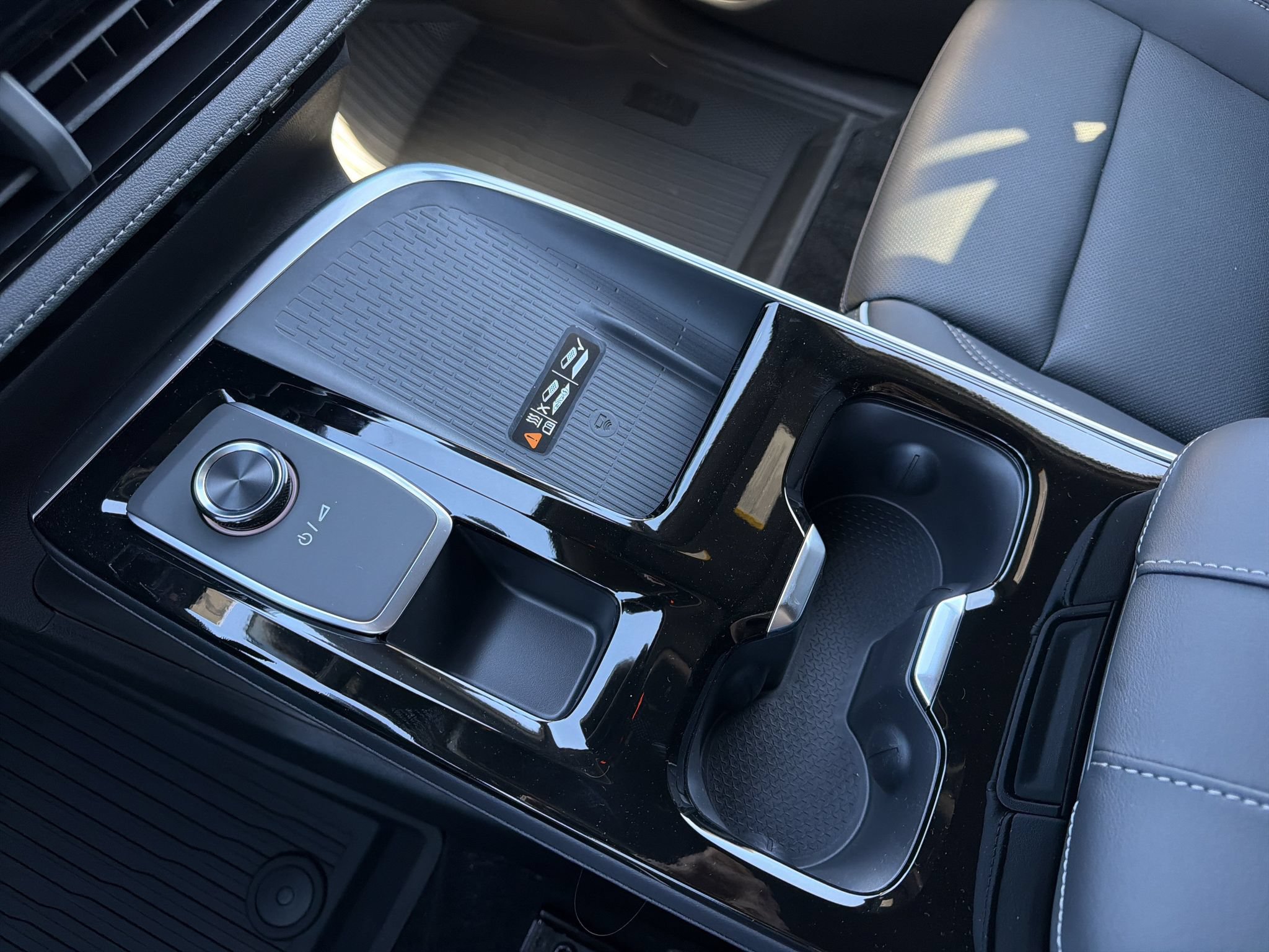 New 2027 Buick Enclave Preferred w/ LPO, Floor Liner Package FWD image 8