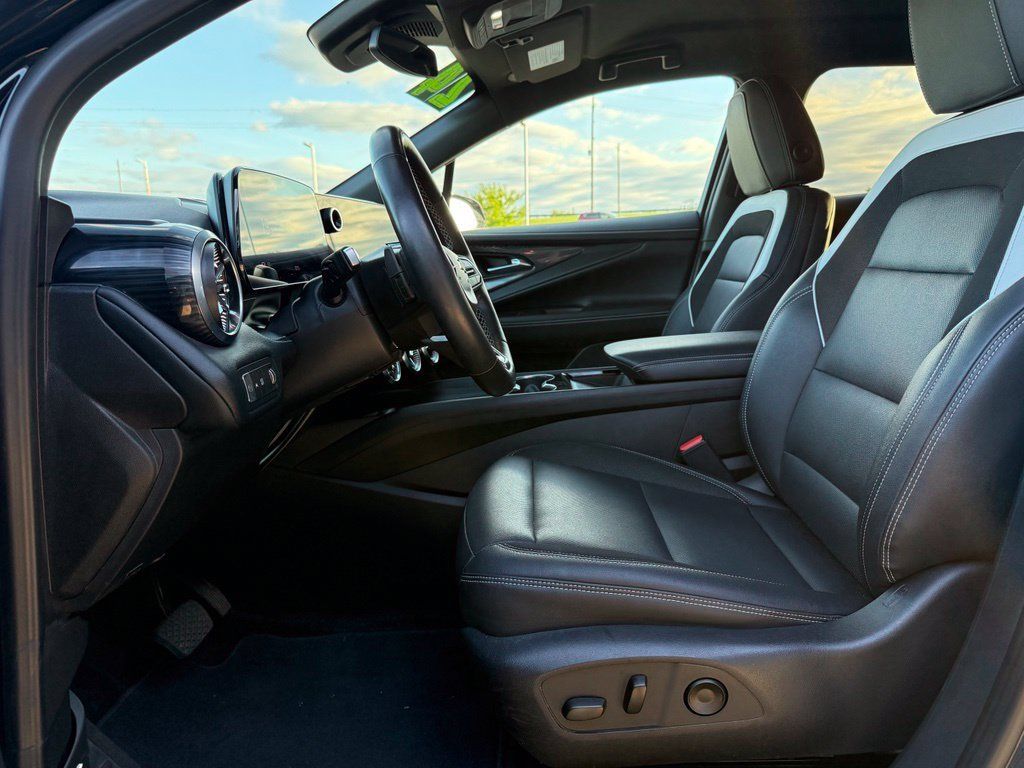 Used 2024 Chevrolet Blazer EV LT AWD/4WD image 19