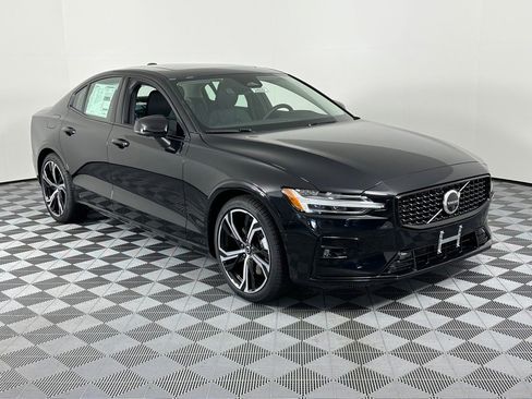 New 2024 Volvo S60 B5 Plus w/ Climate Package image 4