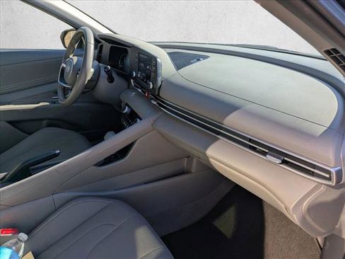 Used 2025 Hyundai Elantra Sport image 21