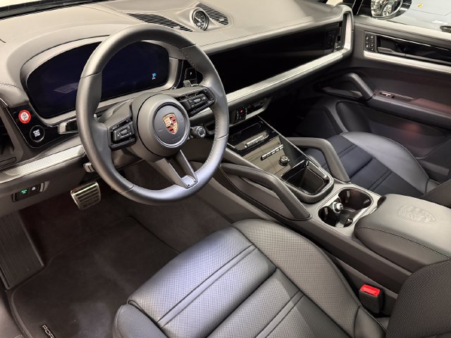 Certified 2026 Porsche Cayenne S AWD/4WD image 4