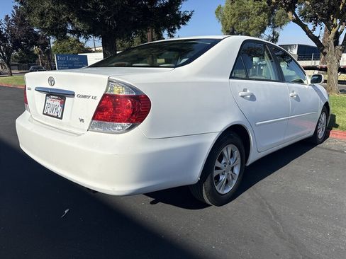 Used 2005 Toyota Camry LE FWD image 13
