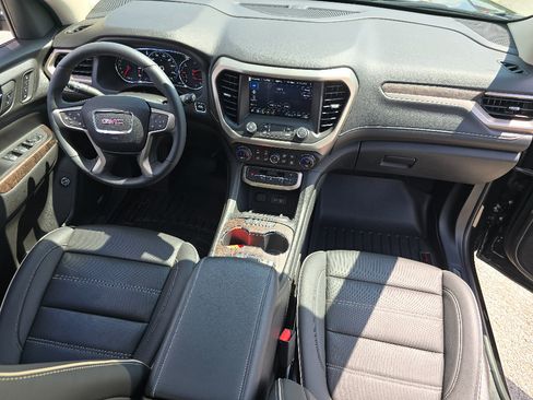 Used 2023 GMC Acadia Denali w/ Denali Technology Package FWD image 18