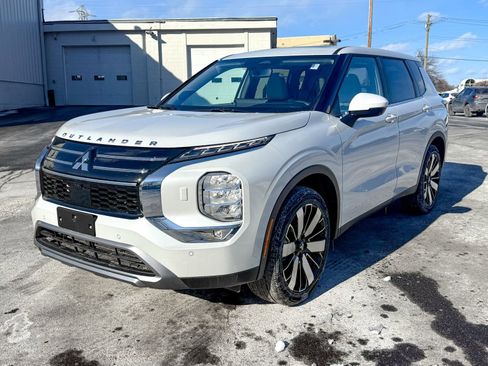 New 2026 Mitsubishi Outlander SE AWD/4WD image 3