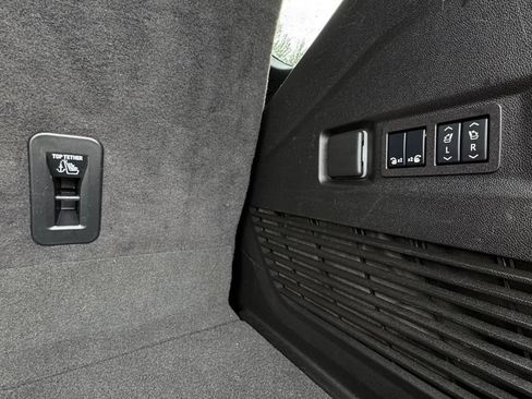 Used 2024 GMC Yukon Denali AWD/4WD image 13