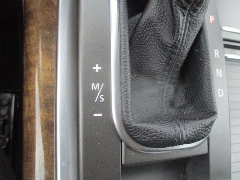 Used 2011 Land Rover Range Rover Sport HSE image 19