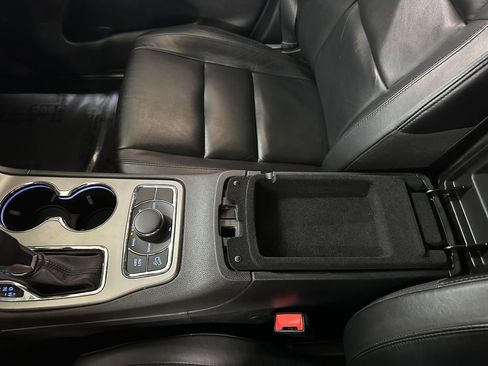 Certified 2022 Jeep Grand Cherokee Limited AWD/4WD image 30