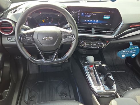 Used 2024 Chevrolet Trax RS w/ Sunroof Package FWD image 11