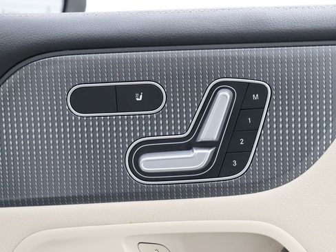Used 2022 Mercedes-Benz GLB 250 image 28