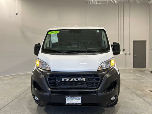 Used 2025 RAM ProMaster 2500 w/ Convenience Group FWD image 3