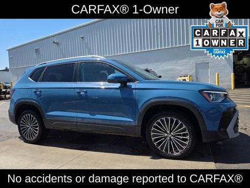 Used 2025 Volkswagen Taos SE FWD image 3