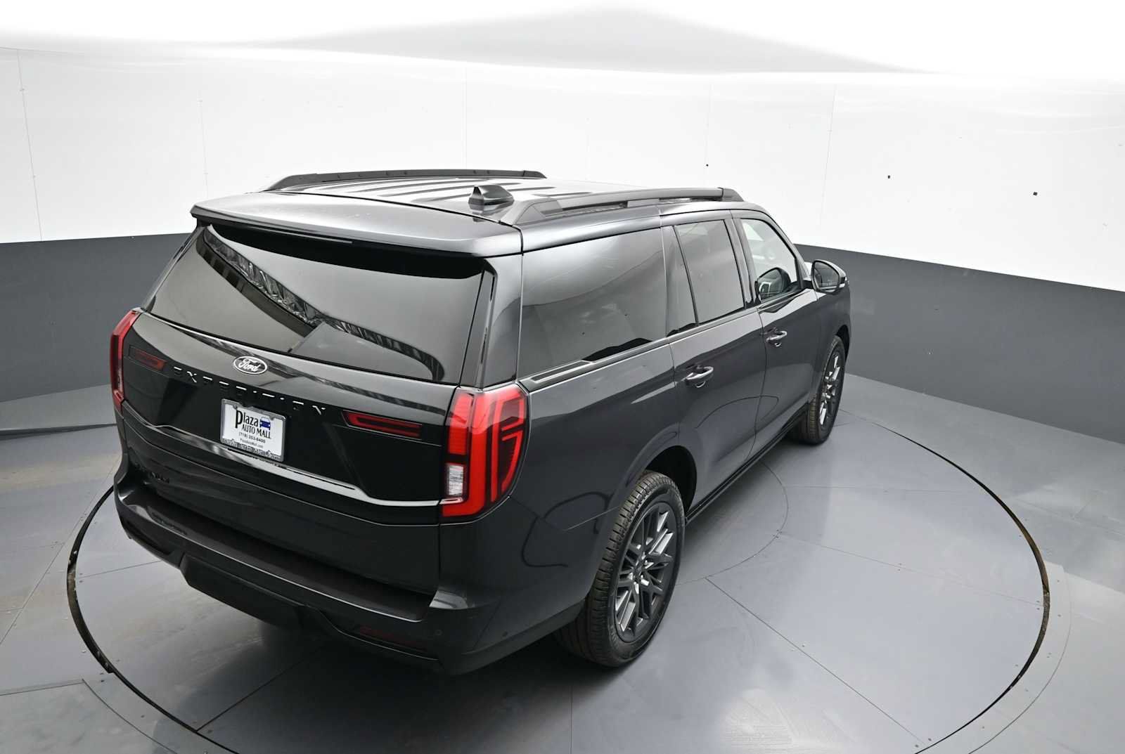 Used 2025 Ford Expedition Platinum w/ Stealth Performance Package AWD/4WD image 47