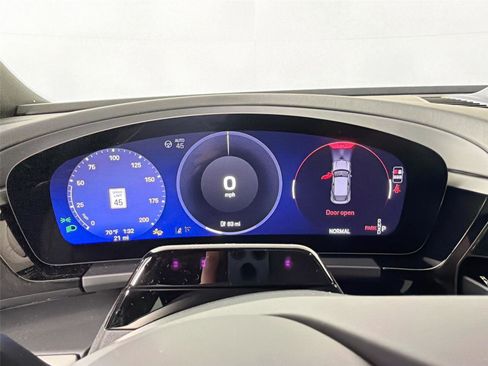 Used 2026 Porsche Macan Electric RWD image 19