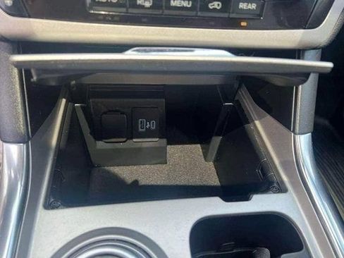 Used 2022 Ford Explorer XLT w/ Equipment Group 202A AWD/4WD image 15